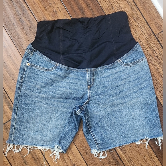 Ingrid & Isabel Maternity Full Panel Shorts size 14 - Picture 4 of 4